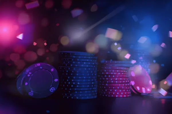 Vòng roulette phát sáng với chip đổ xuống, tượng trưng cho các trò chơi live và instant win trên F8BEF.